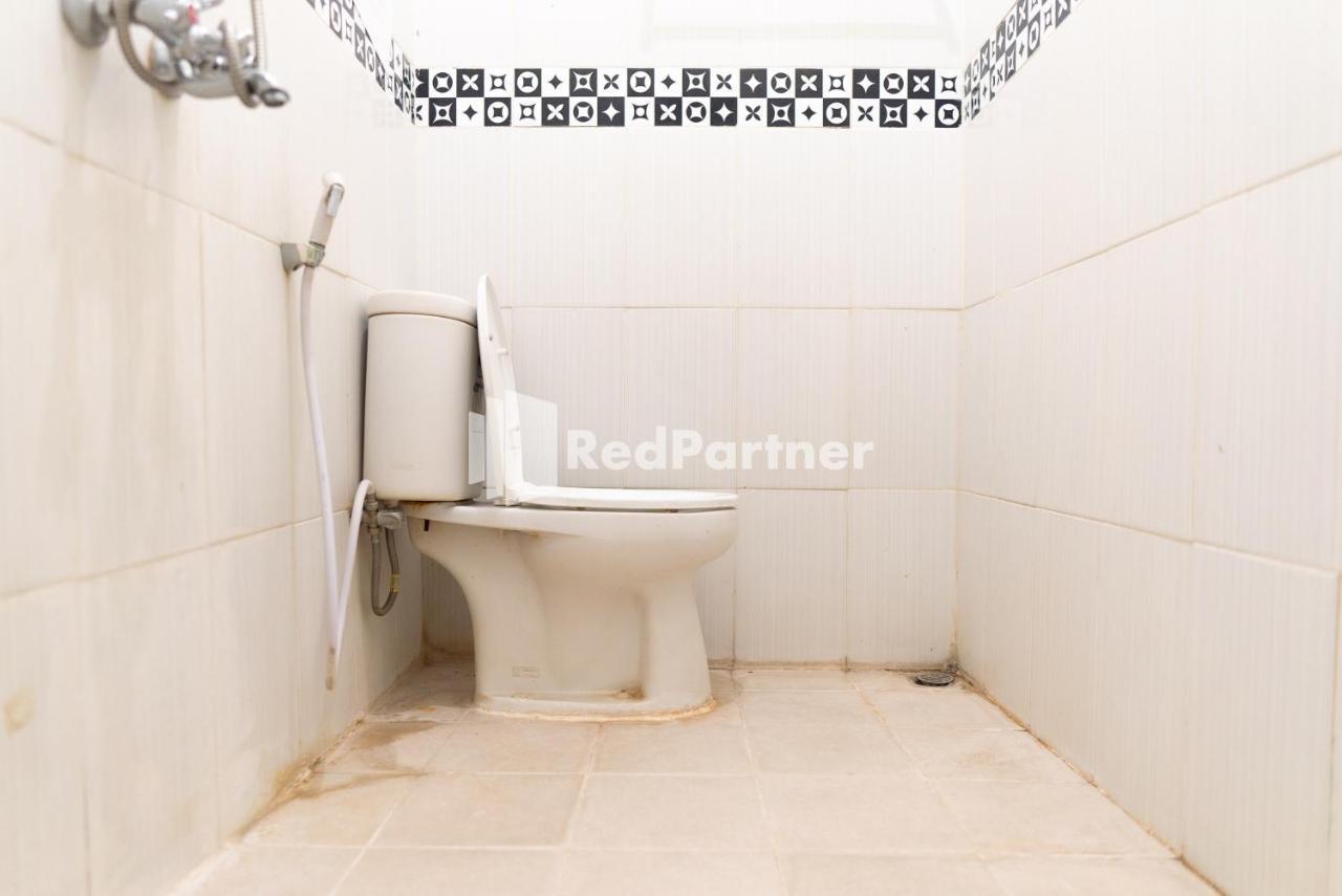 Wisma Aini Syariah Mitra Reddoorz Bandar Lampung Chambre photo